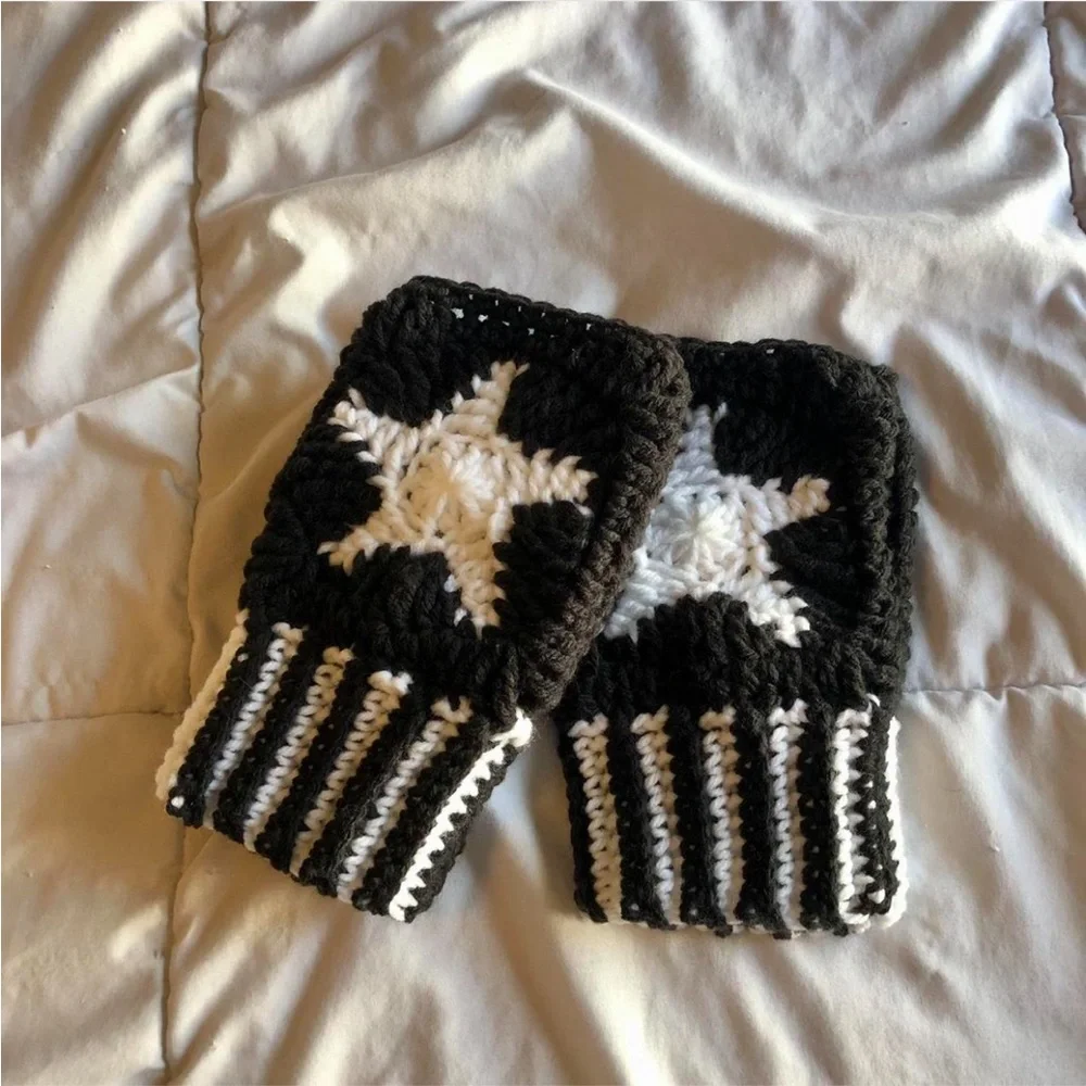 crochet black and white star fingerless gloves/handwarmers